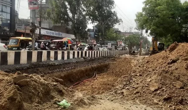 *बरगवां ब्रिज से कटाएघाट मोड़ तक किये जा रहे सीवेज लाइन कार्य को बंद करने के निर्देश* *एस डी एम कटनी श्री मिश्रा ने निर्माण एजेंसी को जारी किया निर्देश*