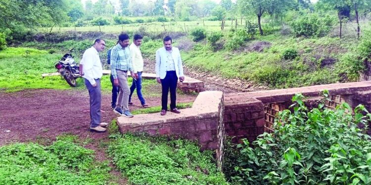 जिला पंचायत उपाध्यक्ष के प्रयासों से ग्रामीणों को मिलेगी आवागमन की सुविधा बिछिया से झलवारा स्टेशन मार्ग पर नहर के ऊपर होगा पुल निर्माण