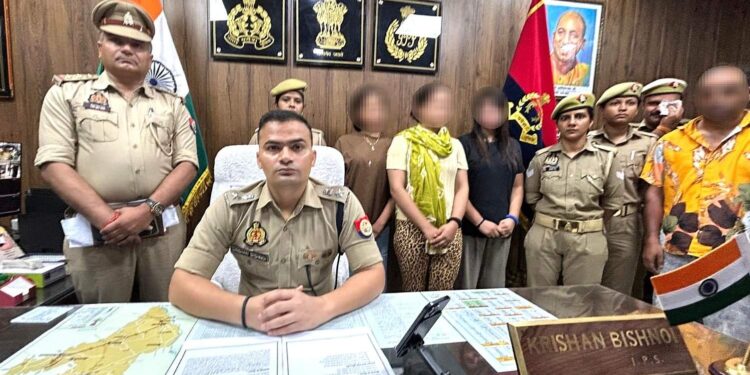 सोशल मीडिया में अश्लीलता फैलाने वाली गिरफ्तार