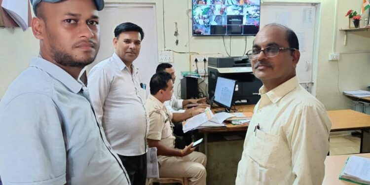 🔳राष्ट्रीय राजमार्ग और सड़कों में स्वछंद विचरण करने वाले पशुओं के 4 पशुपालकों के विरूद्ध स्लीमनाबाद व कुठला थाना में दर्ज हुई एफ.आई.आर  🔳20 पशुपालकों पर लगा 2 हजार रुपए का जुर्माना  🔳सड़कों में विचरण करते घुमंतु पशुओं के मामले मे जिला प्रशासन का सख्त रूख