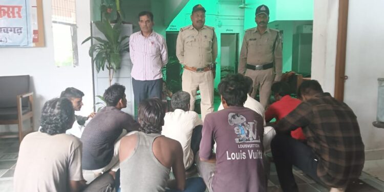 दर्जनों वारंटियों को गिरप्तार कर न्यायालय मे पेस किया गया