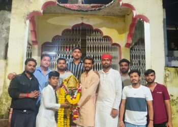 *एकादशी एवं बाबा खाटू श्याम जी की दिव्य प्रतिमा का नगर आगमन*  *एकादशी पर नगर भ्रमण पर निकले बाबा श्याम, श्रद्धालुओं ने किए दिव्य दर्शन*
