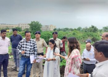 नगर परिषद पानखेड़ी में चल रहे तालाब सौंदर्य करण का घटिया निर्माण कार्य देख नाराज हुई”कलेक्टर सुश्री ऋजु बाफना”
