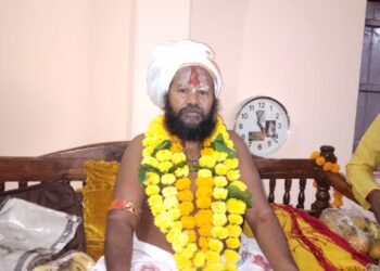 *गुरु पूर्णिमा पर गुरु पूजन कर भंडारे का प्रसाद ग्रहण किया*