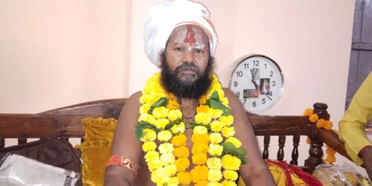 *गुरु पूर्णिमा पर गुरु पूजन कर भंडारे का प्रसाद ग्रहण किया*