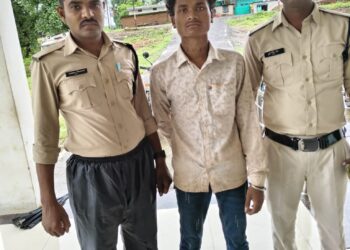 महादेवी मंदिर दशरमन में चोरी करने वालों को पुलिस ने 6 घंटे में पकड़कर जेल भेजा