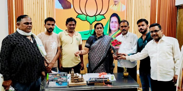 राज्यसभा सांसद माया नारोलिया को राशन दुकान संचालक,विक्रेता,तुलावटी संघ ने मांगो का ज्ञापन सौंपा…