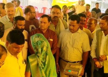 200 गांवों के किसानों की ग्रीष्म कालीन फसल मूंग उड़द की समर्थन मूल्य पर खरीदी हुई चालू विधायक की उपस्थिति में जनपद अध्यक्ष ने पूजन कर किया शुभारंभ