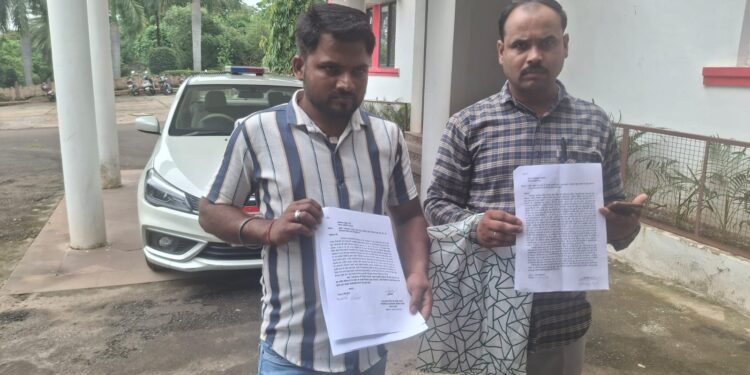 *जमीन के सीमांकन और नामांतरण के काम के लिए पटवारी यादवेन्द्र सिंह ने मांगी रिश्वत, जनसुनवाई में कलेक्टर से शिकायत कर पीड़ितों ने की कार्रवाई की मांग*