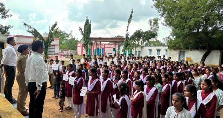 *नशे से दूरी है जरूरी* *थाना बाकल पुलिस ने पी एम श्री शासकीय स्कूल में चलाया नशा मुक्ति अभियान*)