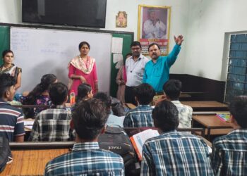 सांदीपनी उत्कृष्ट विद्यालय में शाला प्रबंधन समिति की हुई बैठक