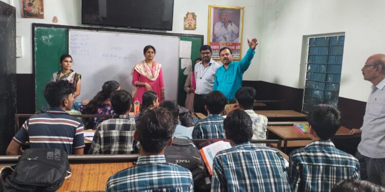 सांदीपनी उत्कृष्ट विद्यालय में शाला प्रबंधन समिति की हुई बैठक
