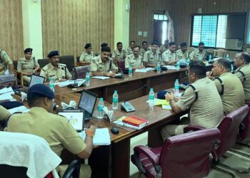 *पुलिस उप महानिरीक्षक, श्री डी. कल्याण चक्रवर्ती द्वारा ली गयी जिला नरसिंहपुर की अपराध समीक्षा बैठक दिए आवश्यक दिशा निर्देश।*