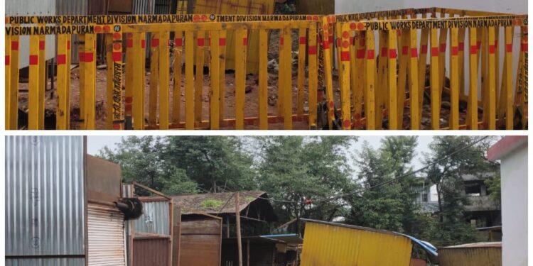 मीनाक्षी चौराहा चौड़ीकरण में पीले टपों की शिफ्टिंग के साथ कथित रसूखदार अवैध टपों का करवा रहे अतिक्रमण!नगर पालिका अतिक्रमण दस्ता प्रभारी ने बताया कि टपों को शिफ्टिंग किया गया है,बाकी सब अतिक्रमित टपों को हटाया जाएंगा…वीडियो