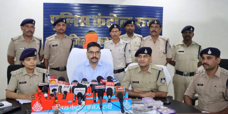 ढीमरखेड़ा पुलिस द्वारा अंधे हत्या कांड का 24 घंटे के अंदर खुलासा → झाड़-फूंक व तंत्रिक किया करने वाले यूवक ने की थी महिला की हत्या आरोपी हुआ गिरफ्तार