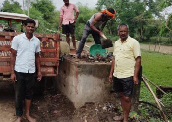सरपंच ने चलाया स्वच्छता अभियान, स्वच्छता की दिलाई शपथ,,,,