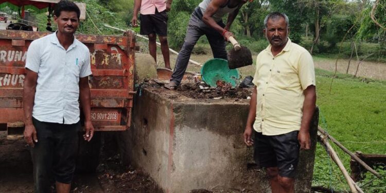सरपंच ने चलाया स्वच्छता अभियान, स्वच्छता की दिलाई शपथ,,,,