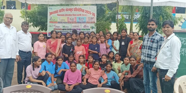 सिलौंडी में कन्या हाई स्कूल में ब्लाक स्तर की कबड्डी प्रतियोगिता में हुआ खिलाड़ियों का चयन