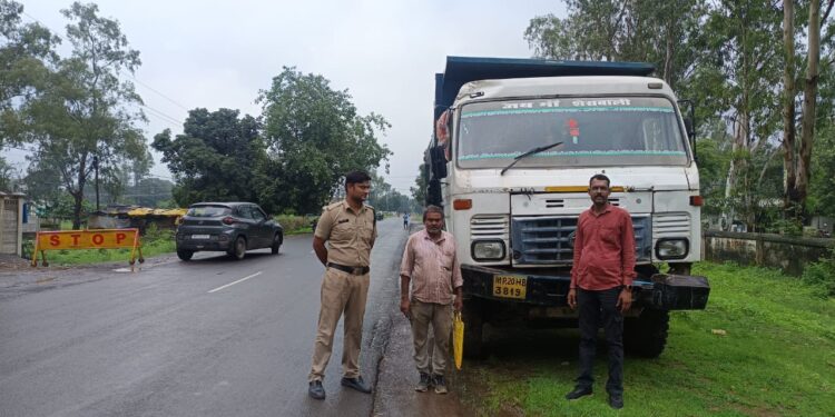**सड़क सुरक्षा एवं यातायात व्यवस्था बनाए रखने के लिए थाना बरही पुलिस की ओवरलोड ट्रक एवं लापरवाही पूर्वक खतरनाक तरीके से ट्रक चलाने वालों पर सख्त कार्रवाई कर कुल 21000/– रुपये का अर्थदंड*वसूला गया
