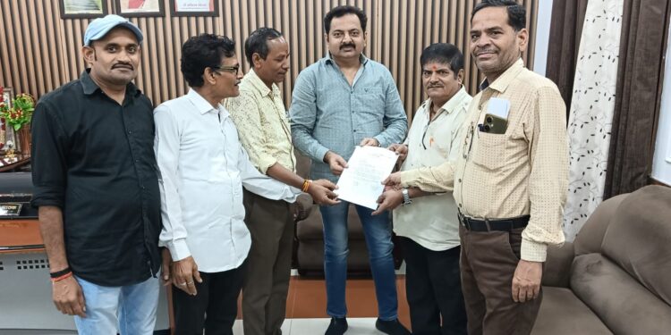 *रक्षाबंधन के पूर्व हो मंहगाई भत्ता के एरियर राशि का भुगतान-मनीष पाठक*