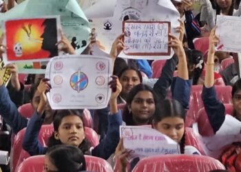 *नशे से दूरी हैं जरूरी* अभियान के प्रतिभागियों को भव्य समारोह मे पुलिस अधीक्षक महोदय सिवनी द्वारा प्रदान किए गए प्रशस्ति पत्र।