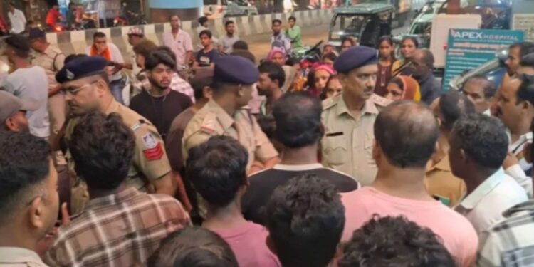 बरगवां स्थित अपेक्स अस्पताल में गलत इंजेक्शन लगाने से गई युवक की जान VIDEO