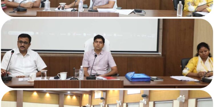 अधिकारी बाढ़ आपदा से निपटने अलर्ट मोड में रहें- कलेक्‍टर  घुमन्‍तु पशुओं के मालिकों के विरुद्ध दर्ज करायें एफआईआर  कलेक्‍टर श्री यादव ने समय-सीमा बैठक में अधिकारियों को दिए निर्देश