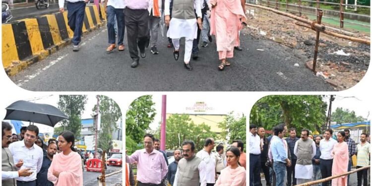 सीवर लाइन रिस्टोरेशन एवं अमृत योजना 2 के कार्यों में गुणवत्ता से कोई समझौता नहीं :- राकेश सिंह लोक निर्माण मंत्री ने सीवर लाइन और अमृत योजना के अंतर्गत चल रहे निर्माण कार्य का औचक निरीक्षण कर संबंधित अधिकारियों एवं ठेकेदार को दी कड़ी हिदायत