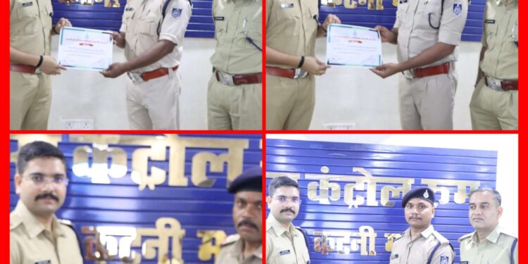 *सप्ताह में उत्कृष्ट कार्य करने वाले पुलिसकर्मी को किया गया सम्मानित*
