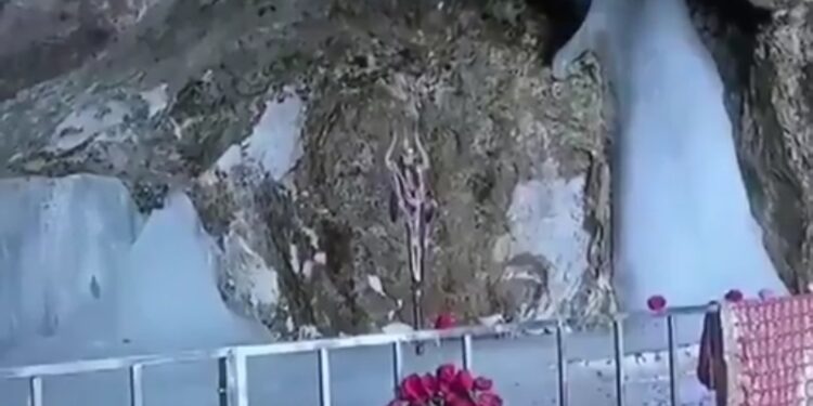 बाबा बर्फानी की हुई पहली आरती, अमरनाथ यात्रा का शुभारंभ, भक्तों ने किए दिव्य दर्शन VIDEO