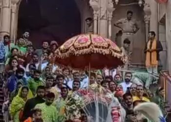 श्री राधारानी सफेद छतरी में आती है दिव्य दर्शन ढोला के साल में 3 बार होते हैं श्री राधारानी के दर्शन दर्शन करे राधे राधे बोले