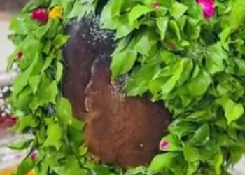 श्रावण मास के तृतीय सावन सोमवार पर श्री महाकालेश्वर ज्योतिर्लिंग महादेव के दिव्य अलौकिक अभिषेक श्रृंगार दर्शन।