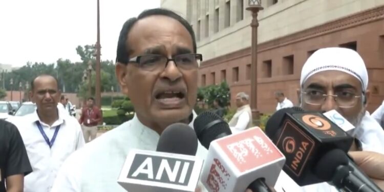 विपक्ष के चेहरे से नकाब उतर चुका है। वो चर्चा से भाग रहा है और पाकिस्तान की भाषा बोल रहा है। उन्होंने माँग की थी कि ऑपरेशन सिंदूर पर चर्चा होनी चाहिए और जब सरकार चर्चा के लिए तैयार है, तो चर्चा से भाग क्यों रहे हैं? आखिर किस बात का डर है?