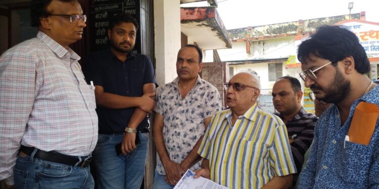 कटनी जैन मिलन संस्था द्वारा अनुविभागीय अधिकारी श्री प्रदीप मिश्रा को गिरनार तीर्थ क्षेत्र की 5 वीं टोंक पर जैन धर्मलम्बियों को पूजन का अधिकार देने बावत् ज्ञापन सौपा गया