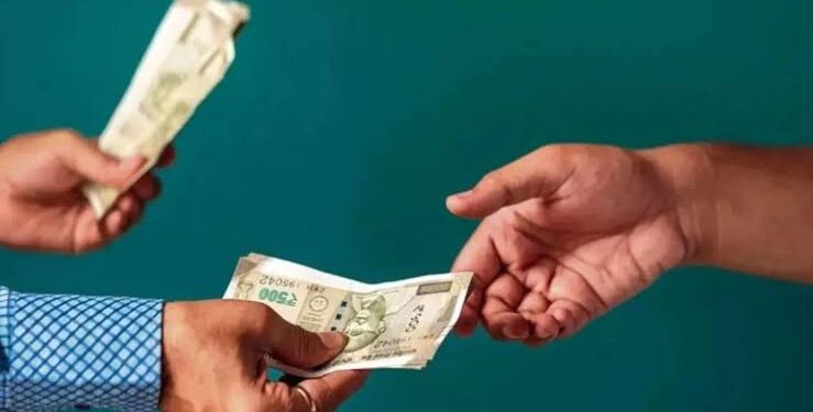 7000 रूपये की रिश्वत लेते पटवारी गिरफ्तार,लोकायुक्त रीवा की कार्यवाही।