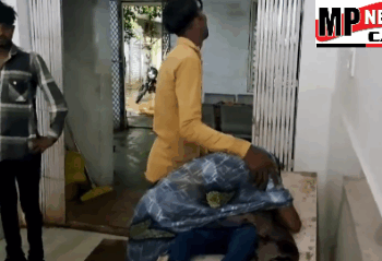 लटेरी में झोलाछाप डॉक्टर के उपचार से बच्चे की मौत, गुस्साए परिजनों और ग्रामीणों ने किया नेशनल हाईवे पर प्रदर्शन,  डॉक्टर के साथ की मारपीट और क्लीनिक पर किया पत्थराव