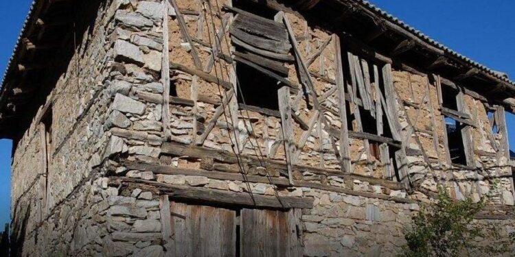 नगर के 58 जर्जर एवं अनुपयुक्त भवनों को गिराने तथा मरम्मत योग्य भवनों की मरम्मत कराने भवन स्वामियों को किया गया सूचित