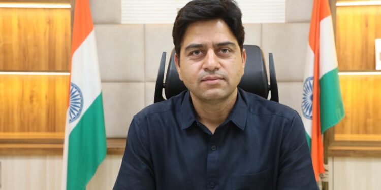 जिले के 11 लाख 40 हजार से अधिक नागरिकों की समग्र ई-केवाईसी का कार्य पूर्ण  कलेक्टर श्री यादव ई-केवाईसी कार्य की कर रहें सतत समीक्षा