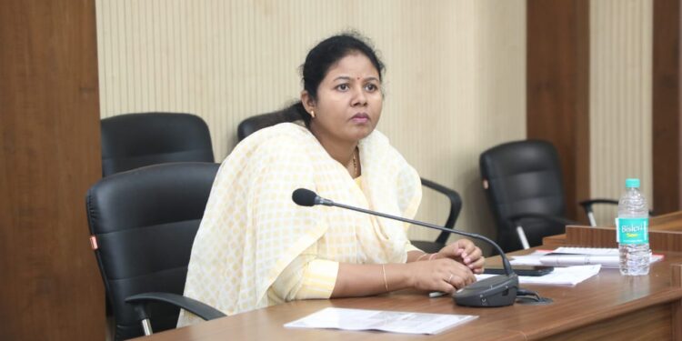 समय-सीमा बैठक में अपर कलेक्टर ने की सीएम हेल्पलाइन, हर घर तिरंगा अभियान के सफल आयोजन और स्वतंत्रता दिवस समारोह के भव्य आयोजन की तैयारियों की समीक्षा अधिकारियों को निर्देशों के पालन की दी हिदायत