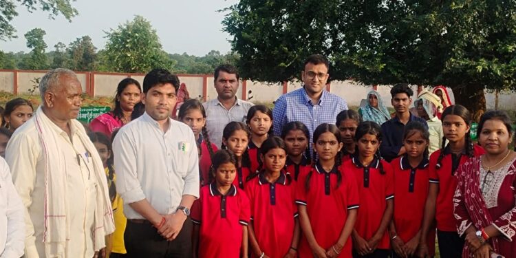 एक पेड़ मां के नाम अभियान के तहत जिला पंचायत सीईओ श्री गेमावत ने किया पौधारोपण