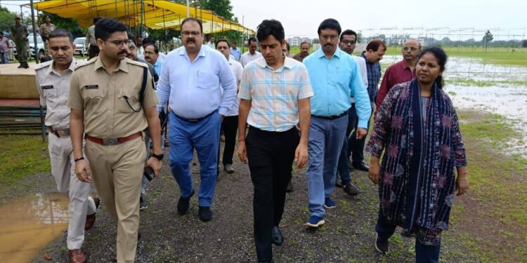 स्वतंत्रता दिवस पर होने वाले समारोह हेतु कलेक्टर श्री यादव ने किया झिंझरी पुलिस ग्राउंड का निरीक्षण अधिकारियों को दिये जरूरी दिशा-निर्देश