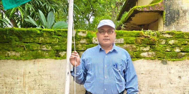 स्वतंत्रता दिवस पर जिला जनसंपर्क कार्यालय कटनी में जिला जनसंपर्क अधिकारी मनोज श्रीवास्तव ने किया ध्वजारोहण और राष्ट्रगान का गायन।