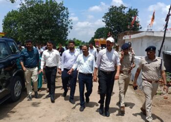 कलेक्टर ने किया निर्माणाधीन सांदीपनि स्कूल भवन एवं अमाही का निरीक्षण