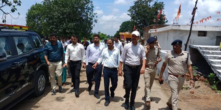 कलेक्टर ने किया निर्माणाधीन सांदीपनि स्कूल भवन एवं अमाही का निरीक्षण