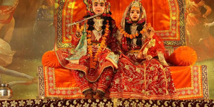 राधाअष्टमी पर्व के अवसर पर श्री जुगल किशोर मंदिर में पांच दिवसीय रासलीला समारोह का आयोजन किया गया है। इस समारोह के अंतिम दिन, कलाकारों के दल ने भक्ति गायन और रासलीला की प्रस्तुति दी।