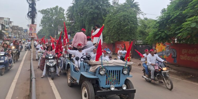 *झूलेलाल चालिहा महोत्सव के उपलक्ष्य में “ सुहिणा सिंधी “ ग्रुप द्वारा भव्य स्कूटर रैली निकाली गई*