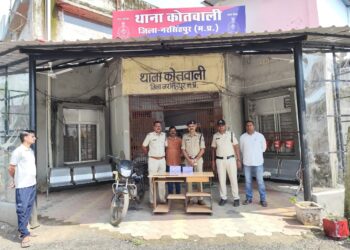 *थाना कोतवाली थाना प्रभारी गौरव की कार्यप्रणाली सुर्खियों में अंतर्गत अवैध पिस्टल/कट्टा की जप्ती 02 अपचारी बालक गिरफ्तार –*