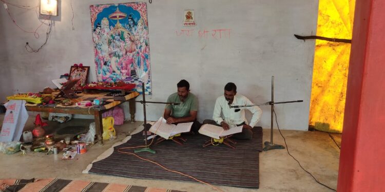 सगवा के हनुमान मंदिर में अखंड रामायण पाठ निरंतर चल रहा