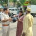 सड़क सुरक्षा अभियान के अंतर्गत हेलमेट न पहनने वाले चालकों के विरुद्ध 52 चालान कर ₹17600 जुर्माना किया गया वसूल…