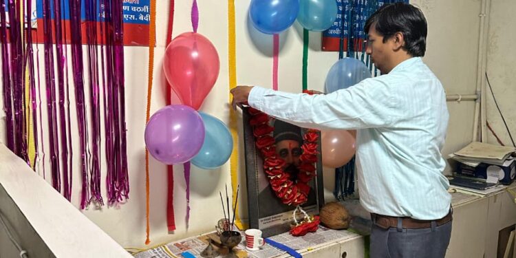 सेंट्रल बैंक ऑफ इंडिया, शाखा सिलौंडी में सर सौराबाजी पोचखानवाला की 144वीं जयंती मनाई गई।